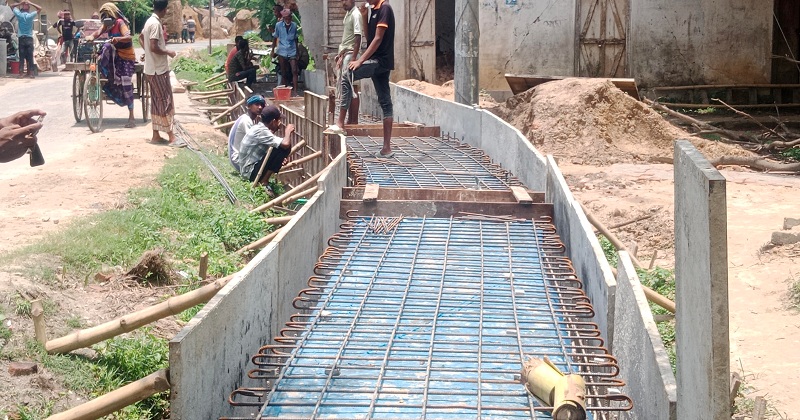 ছবি: খোলা কাগজ