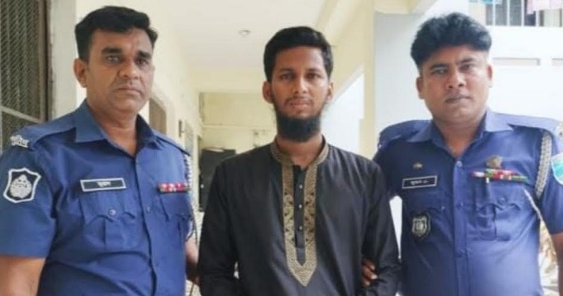 গ্রেফতার অভিযুক্ত শিক্ষক আরিফুল ইসলাম আরিফ। ছবি : প্রতিনিধি