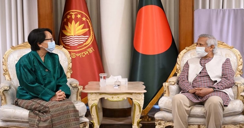 বুধবার প্রধান উপদেষ্টা অধ্যাপক ড. মুহাম্মদ ইউনূসের সঙ্গে ভুটানের রাষ্ট্রদূত দাশো কারমা হামু দর্জি সাক্ষাৎ করেন | ছবি : সংগৃহীত