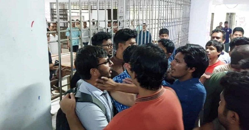 জবির ছাত্র উপদেষ্টা, সহকারী প্রক্টর ও বাগছাসের নেতাদের ওপর হামলা