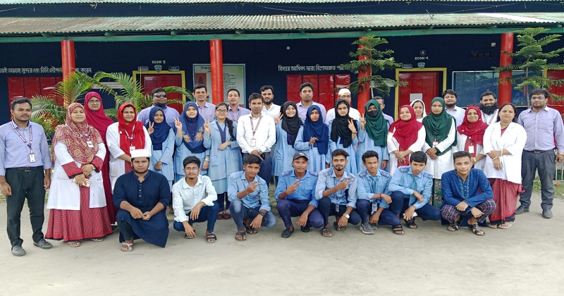 নীলসাগর আদর্শ বিদ্যাপীঠের জিপিএ-৫ প্রাপ্ত শিক্ষার্থী। ছবি : প্রতিনিধি
