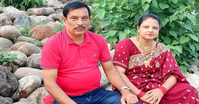 বিয়ের ৩১ বছর পর একসঙ্গে দাখিল পাস করলেন সাংবাদিক দম্পতি