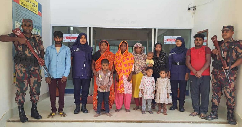 ছবি: খোলা কাগজ