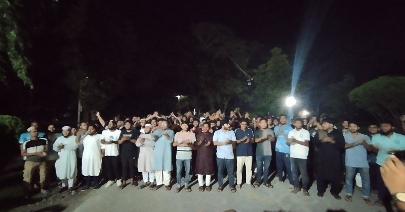 ভাঙারি ব্যবসায়ীকে হত্যার প্রতিবাদে ইবিতে বিক্ষোভ। ছবি : প্রতিনিধি