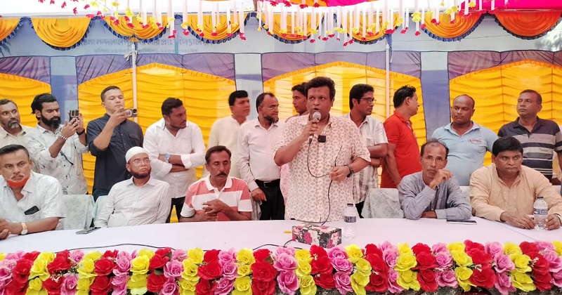 মতলব উত্তরে নন্দলালপুর সরকারি প্রাথমিক বিদ্যালয় মাঠে পথ সভায় বক্তব্য রাখেন অধ্যাপক তানভীর হুদা।