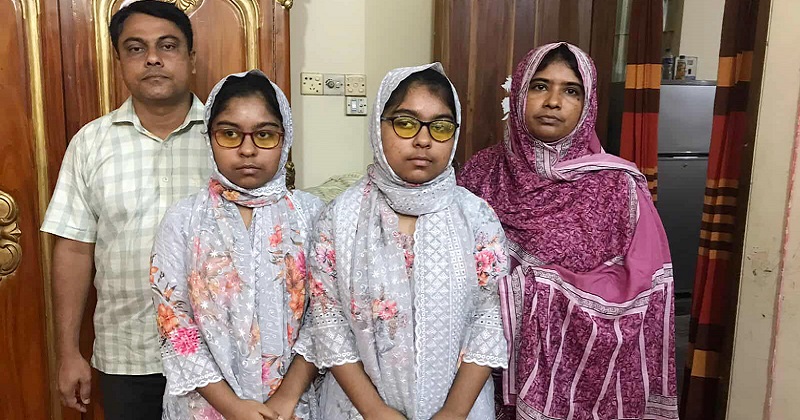 দৃষ্টিপ্রতিবন্ধী যমজ দুই বোন আভা ও আফিয়া। ছবি : প্রতিনিধি