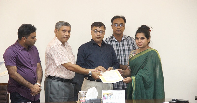 জাককানইবিতে ১৯ শিক্ষার্থীকে বৃত্তি প্রদান। ছবি : প্রতিনিধি