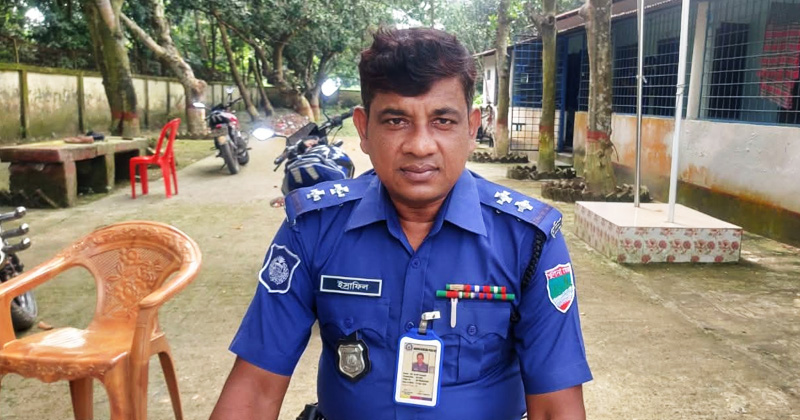 আ.লীগ নেতা‌কে ধর‌তে গি‌য়ে বটির আঘাতে আহত এসআই