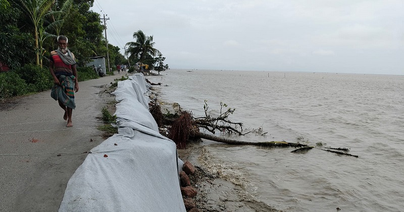মেঘনার ঢেউয়ে বাঁধ ভাঙন, ঝুঁকিতে ২ হাজার পরিবার