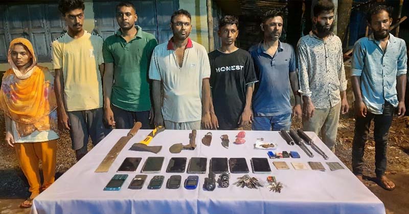 বাগেরহাটে সেনাবাহিনীর অভিযানে অস্ত্র ও মাদকসহ আটক ৮