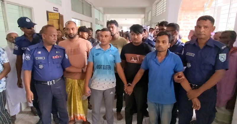 হিন্দু পল্লিতে হামলার ঘটনায় গ্রেফতারকৃতরা। ছবি প্রতিনিধি