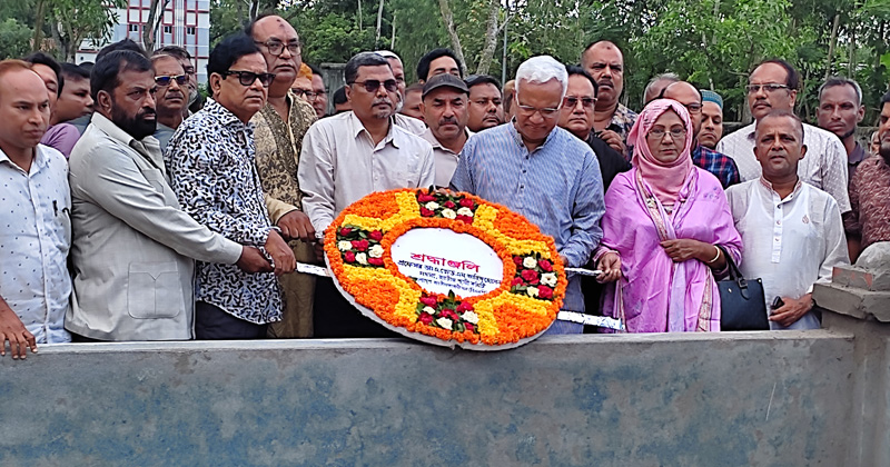 মাহরীন চৌধুরীর কবরে বিএনপি নেতাকর্মীদের শ্রদ্ধা। ছবি : প্রতিনিধি