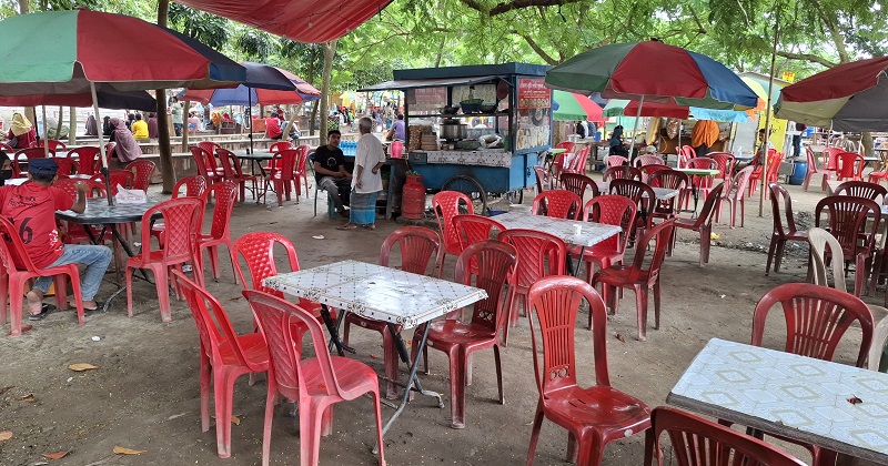 গুরুদয়াল কলেজ মাঠে দখলদারদের দাপট
