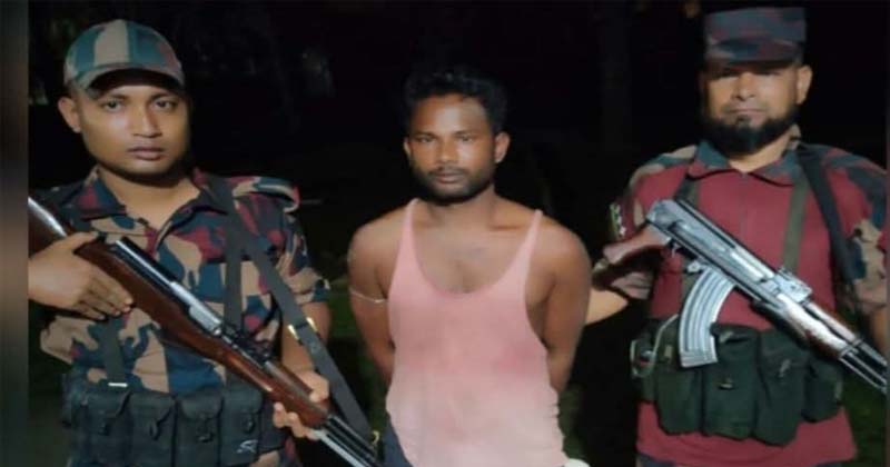 পাটগ্রাম সীমান্তে মাদক ও গরু চোরাকারবারি আটক 