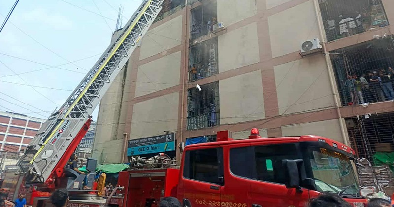 গুলিস্তান সুন্দরবন স্কয়ার মার্কেটের আগুন নিয়ন্ত্রণে