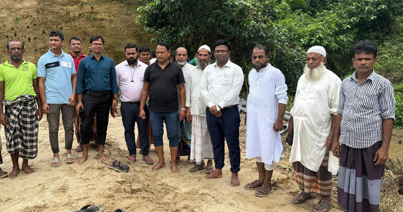 সাতকানিয়ায় বালু উত্তোলনের ড্রেজার মেশিন ও পাইপ ধ্বংস