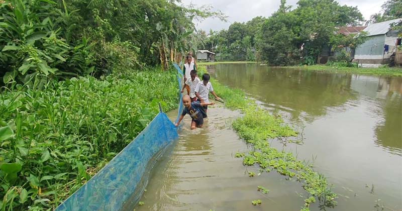 কিশোরগঞ্জে রাস্তা বন্ধ করে টয়লেট নির্মাণ, ভোগান্তিতে গ্রামবাসী