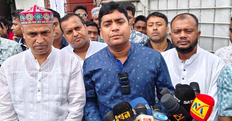 কুমিল্লায় কেন্দ্রীয় কারাগারে কারাবন্দী নেতাকর্মীদের সাথে দেখা করেন কেন্দ্রীয় ছাত্রদলের সাধারণ সম্পাদক নাসির উদ্দিন নাসির | ছবি : খোলা কাগজ
