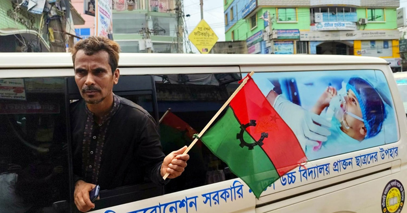 রাজনৈতিক শোডাউনে সরকারি অ্যাম্বুলেন্স ব্যবহার