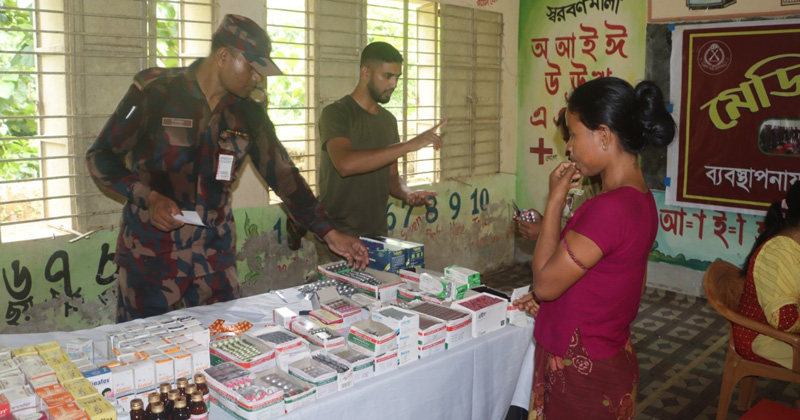 বিজিবির বিনামূল্যে স্বাস্থ্য সেবা ক্যাম্পেইন। ছবি : প্রতিনিধি