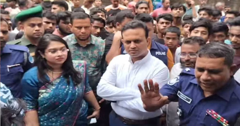 গজারিয়ায় গাড়ির ধাক্কায় দেয়াল ধসে শিশু নিহত, আহত ১
