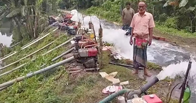 ছবিটি উপজেলা সদর আড়পাড়া ইউনিয়নের দরিশলাই গ্রামের বেড়িবাঁধ থেকে তোলা | ছবি: খোলা কাগজ