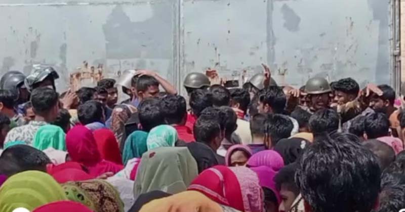 আশুলিয়ায় শ্রমিকদের সড়ক অবরোধ, ১৫ কারখানায় ছুটি ঘোষণা 