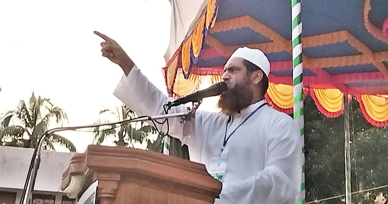 বক্তব্য দিচ্ছে মাওলানা মামুনুল হক | ছবি : খোলা কাগজ 