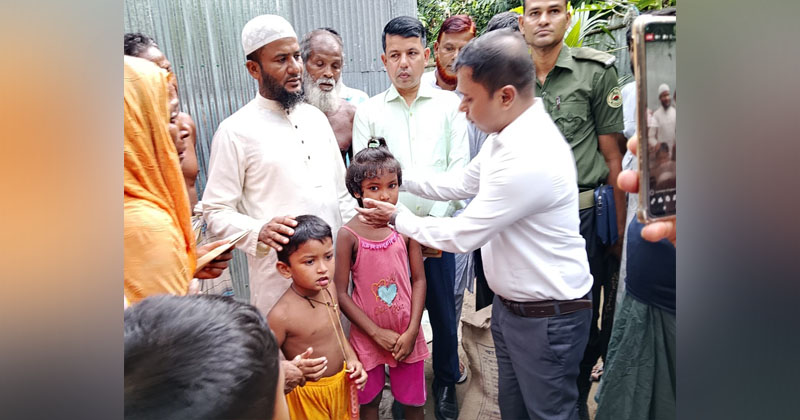 বসুন্ধরায় নিহত তিন শ্রমিকের পরিবারকে প্রশাসনের সহায়তা প্রদান  