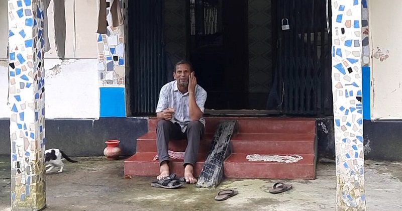স্ত্রীকে জমি লিখে দিয়ে বিপাকে বৃদ্ধ