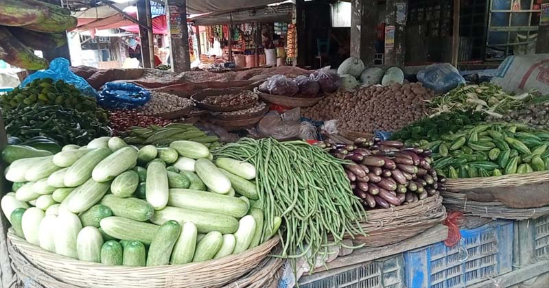 সাদুল্লাপুরে কাঁচামরিচসহ সবজির অগ্নিমূল্য, ক্রেতাদের হাঁসফাঁস