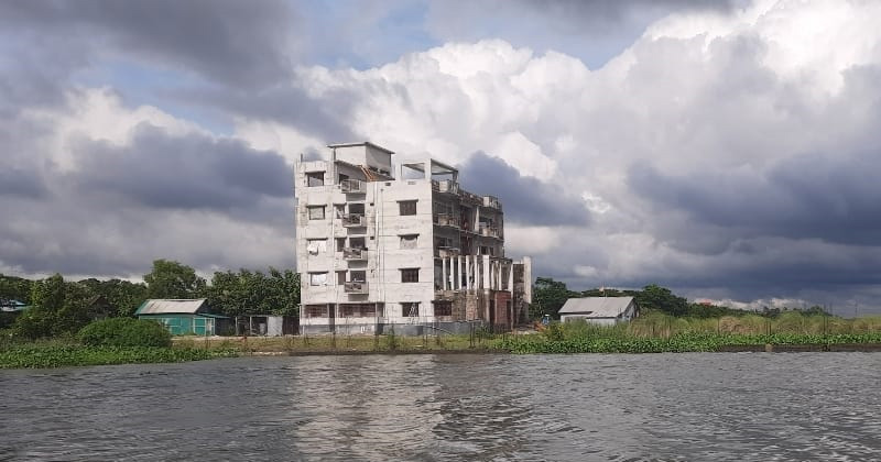 জামালপুর গ্রামে পুলিশের অস্থায়ী ক্যাম্প। ছবি : খোলা কাগজ