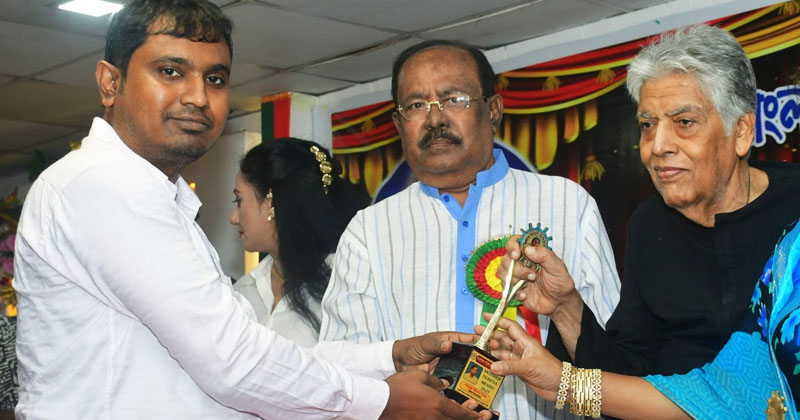 ছবি : খোলা কাগজ