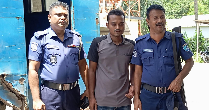 গ্রেফতার ভুয়া এনএসআই মো. ফরিদ আলী। ছবি : প্রতিনিধি