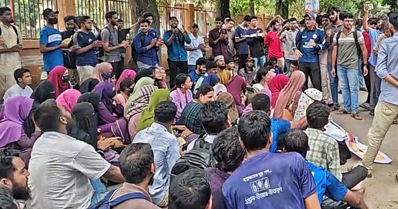 গ্রেফতারে বিলম্ব হলে কুমিল্লা শহর অচলের হুঁশিয়ারি