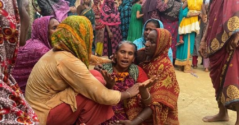 সন্তানহারা মায়ের আহাজারি, ‘আমার বাচ্চারে আইনা দেও’