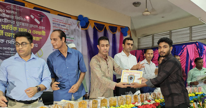 সুন্দরগঞ্জে ৩৭৫ শিক্ষার্থীকে মশিউর রহমান ফাউন্ডেশনের সংবর্ধনা