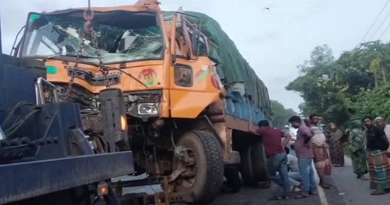 রাজবাড়ী‌তে দাঁ‌ড়ি‌য়ে থাকা ট্রা‌কের পেছ‌নে অপর ট্রাকের ধাক্কা, নিহত ২