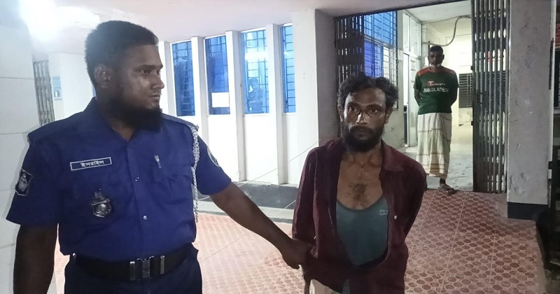 মাদক সেবনে বাধা দেওয়ায় ইউপি সদস্যের মাথা ফাটালেন মাদকসেবী