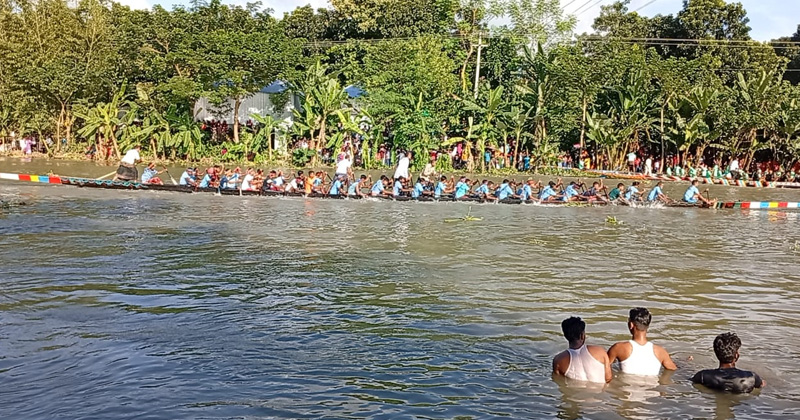 ঐতিহ্যবাহী তেলজুড়ী নৌকাবাইচ মেলায় লাখো মানুষের ঢল