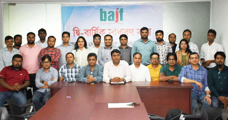 বাংলাদেশ কৃষি সাংবাদিক ফোরামের (বিএজেএফ) নতুন কার্যনির্বাহী (২০২৬-২৭) কমিটির সদস্যরা এক ফ্রেমে | ছবি : খোলা কাগজ