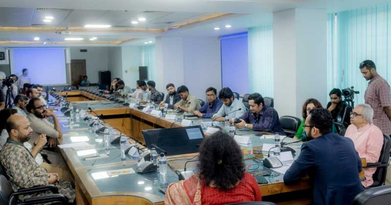 ছবি : খোলা কাগজ