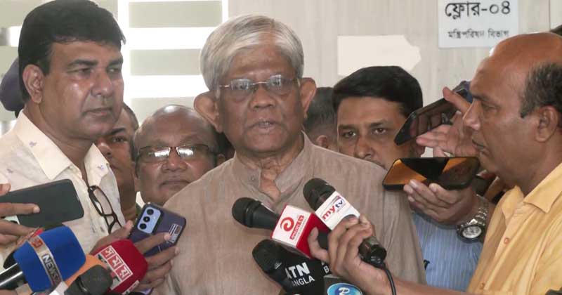ব্যবসায়ীদের বাধায় নিত্যপণ্যের দাম কমছে না : অর্থ উপদেষ্টা