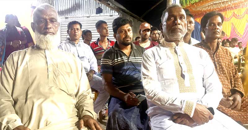 নিয়ামতপুরে বিএনপি নেতা নুরুল ইসলামের নেতৃত্বে পূজামণ্ডপ পাহারা