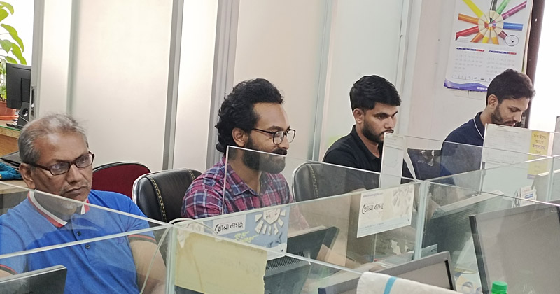 পূজার ছুটিতেও সরব গণমাধ্যম