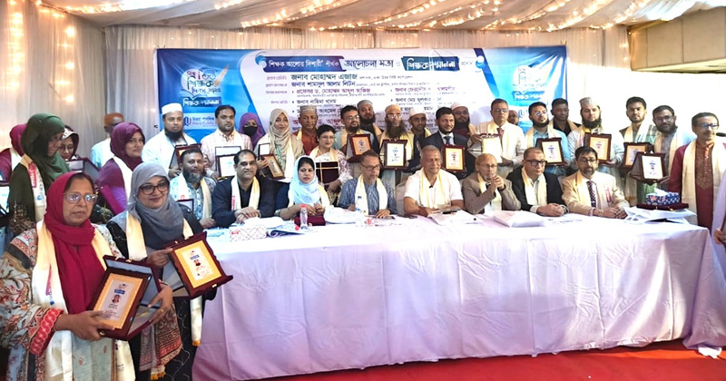 গুণী শিক্ষকদের উত্তরা পাবলিক লাইব্রেরি সম্মাননা প্রদান। ছবি : প্রতিবেদক