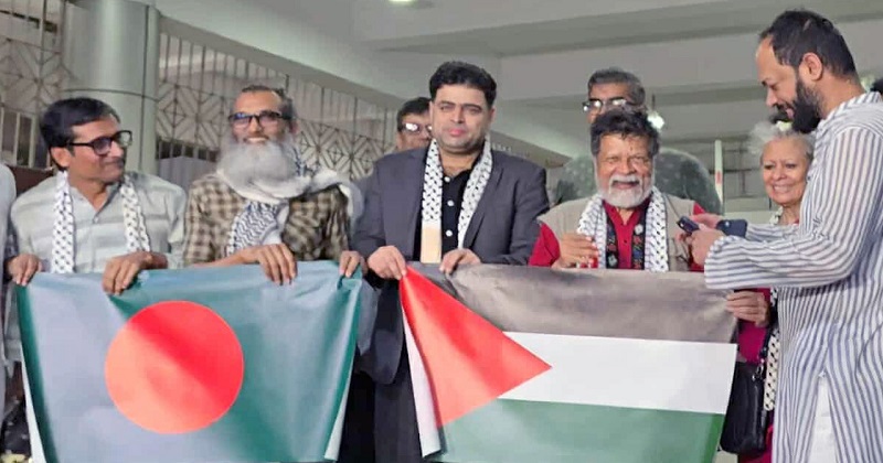 দেশে ফিরলেন আলোকচিত্রী শহিদুল আলম