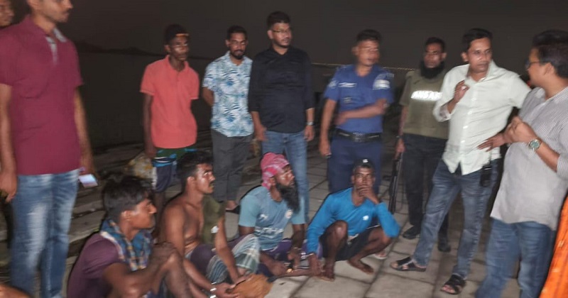 শিবচরের পদ্মা নদী থেকে আটক ২৪ জেলে 