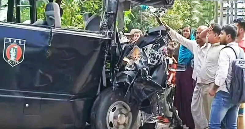 র‍্যাবের গাড়ি ও বাসের সংঘর্ষে নিহত তিন