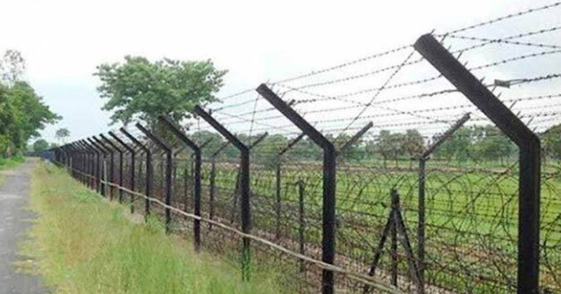 জৈন্তাপুরে দেশীয় অস্ত্র ও ১৬ লাখ টাকার ভারতীয় পণ্য জব্দ